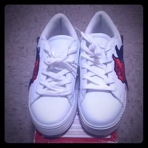 Cape Robbin puma like sneakers